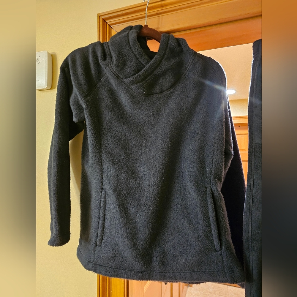 Eastern Mountain Sports Fleece Pullover and Fleece Pants-never worn
